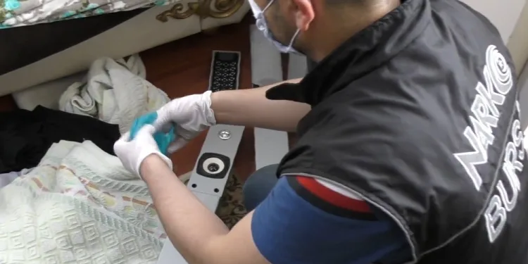 Bursa’da uyuşturucu operasyonunda 4 gözaltı
