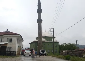 Bursa’da camiye yıldırım düştü, yangın çıktı!