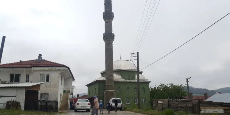 Bursa’da camiye yıldırım düştü, yangın çıktı!