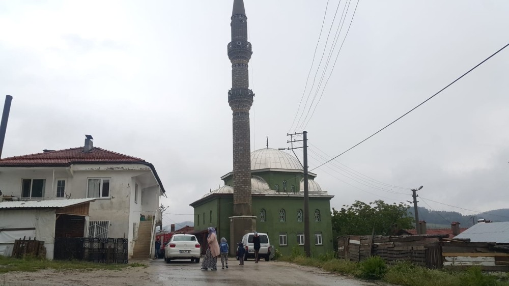 Bursa'da camiye yıldırım düştü, yangın çıktı!