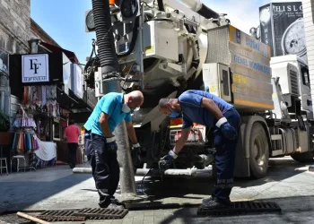 BUSKİ’den Kapalıçarşı’da temizlik çalışması