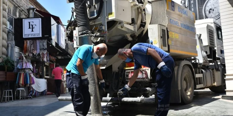BUSKİ’den Kapalıçarşı’da temizlik çalışması