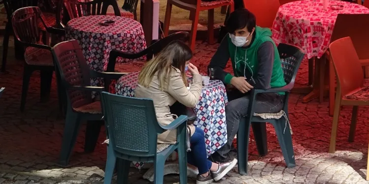 Bursalılar çay içmek için Tari̇hi Hanlara akın etti