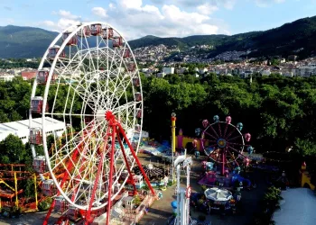 Bursa’daki dev oyuncaklar gün sayıyor