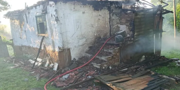 Bursa’da buzdolabı patladı, ev bu hale geldi