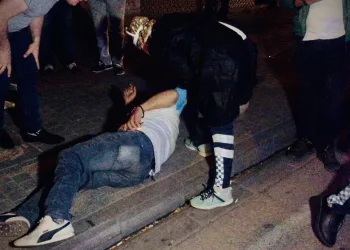 Bursa’da yolda yürürken maganda kurşunu isabet etti