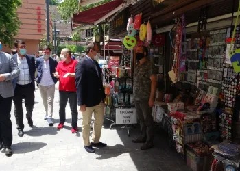 Bursa Millevekili Çavuşoğlu, çarşı esnafını ziyaret etti