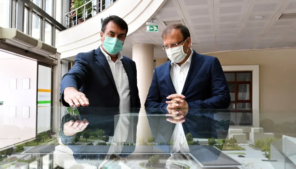 “Osmangazi Meydanı şehri̇n can damarı olacak”