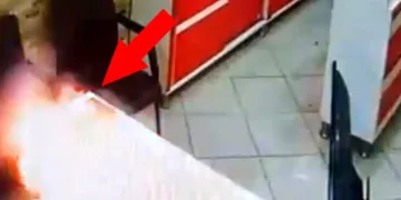 Cep telefonu bataryasının patlama anı kamerada