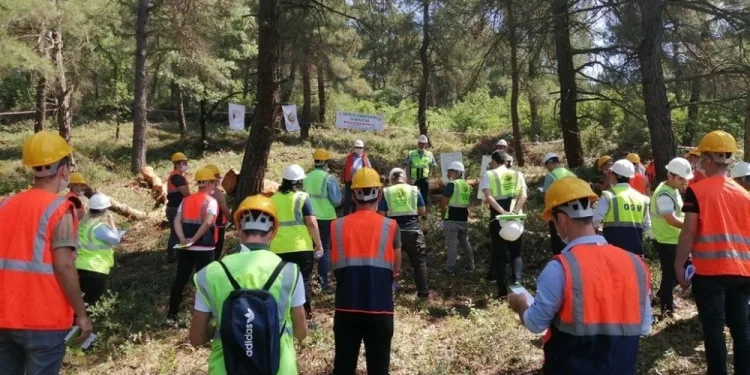 Mustafakemalpaşa’da göreve yeni başlayan ormancılara eğitim
