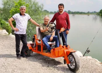 Bursalı ikiz çiftçi kardeşlerden 3 tekerli çöl aracı