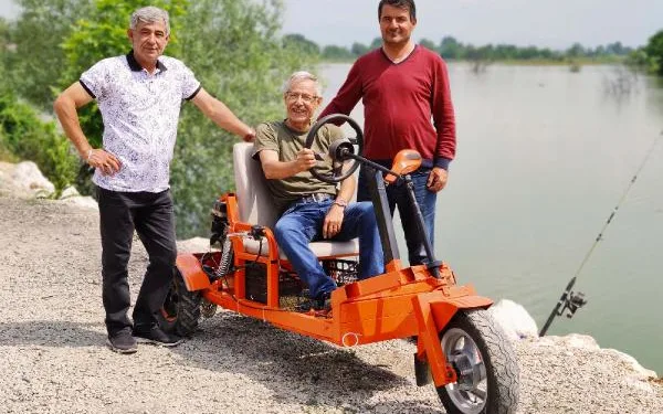 Bursalı ikiz çiftçi kardeşlerden 3 tekerli çöl aracı