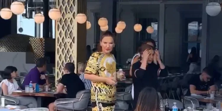 Geçinemediğini söyleyen Demet Akalın’ın lüks hayatı