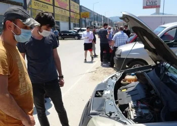 Yasağa rağmen araç satmaya geldiler, polis gelince kaçtılar