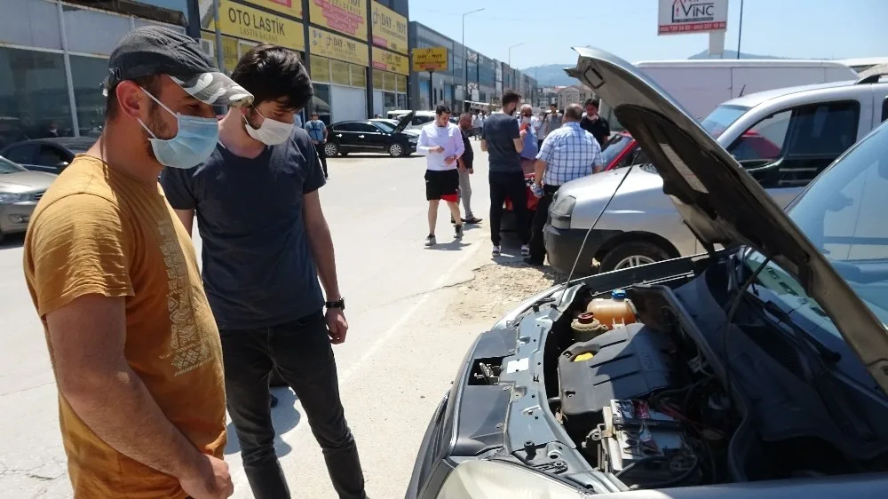 Yasağa rağmen araç satmaya geldiler, polis gelince kaçtılar