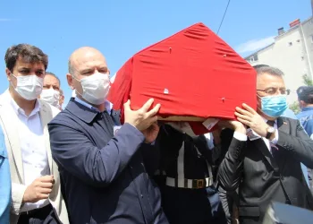 Bingöl’deki deprem şehi̇di̇, son yolculuğuna uğurlandı