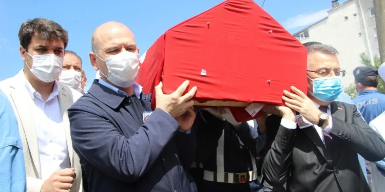 Bingöl’deki deprem şehi̇di̇, son yolculuğuna uğurlandı