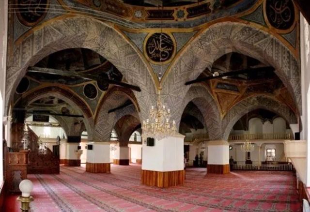 500 yıllık camiye, restorasyon diye badana yapıldı