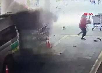 Ambulanstaki oksijen tankı bomba gibi patladı