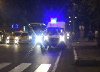 Di̇yarbakırda İki̇ Otomobi̇li̇n Çarpıştığı Trafi̇k Kazasında 2Si̇ Ağır 5 Çocuk Yaralandı