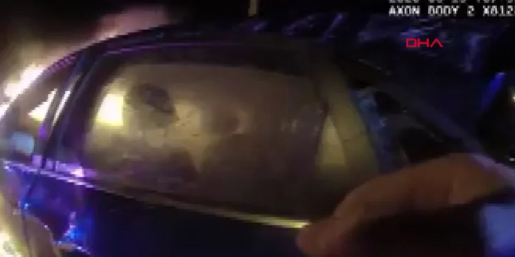 ABD’de polis yanan sürücüyü araçtan böyle kurtardı
