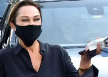 Arda Kural Hülya Avşar’ın peçe açıklamasına tepki! ‘Para için soyunanlar…’