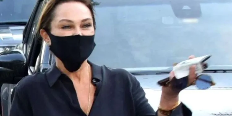Arda Kural Hülya Avşar’ın peçe açıklamasına tepki! ‘Para için soyunanlar…’