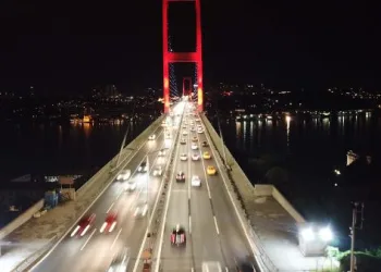 (Ek fotoğraflarla)  İstanbul’da sokağa çıkma ve seyahat kısıtlaması kaldırıldı