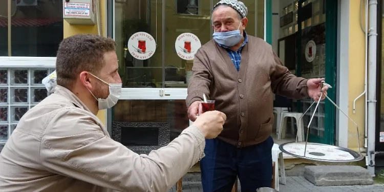 Bursa’da 65 yaş üstü vatandaşlar dükkanlarını açtı