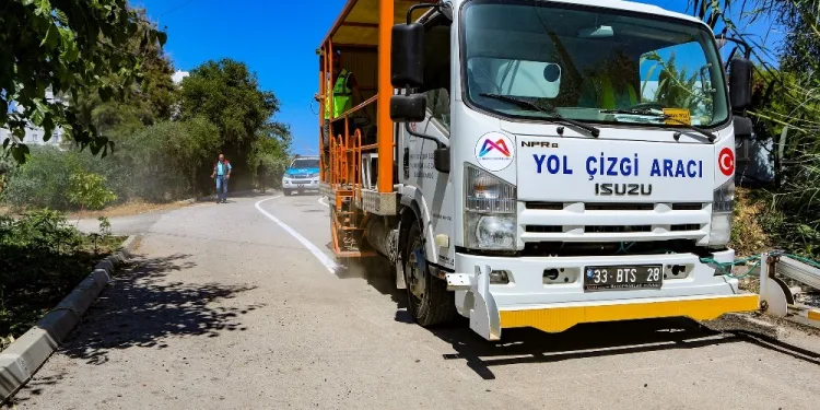 Erdemli̇ye 8 Ki̇lometreli̇k Bi̇si̇klet Yolu Yapılıyor