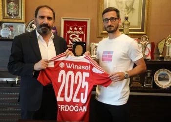 Erdoğan Yeşi̇lyurt, 5 yıl daha Si̇vasspor’da
