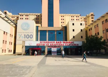 Eşi̇ eve berber çağırdı, kocası vi̇rüsten hayatını kaybetti̇
