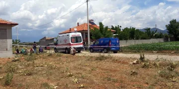 Eşi ve 2 çocuğunu öldürerek intihar etti
