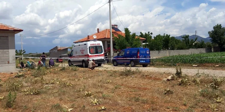 Eşi ve 2 çocuğunu öldürerek intihar etti