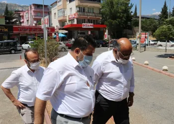 FETÖ sanığı tanığı darp etti̇