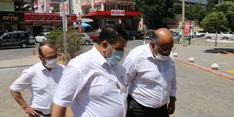 FETÖ sanığı tanığı darp etti̇