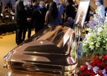 Floyd, altın tabutla toprağa verildi
