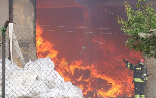 Gaziantep’te, elyaf fabrikasında büyük yangın