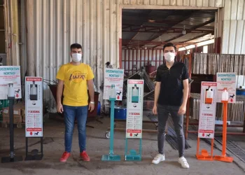 Gemli̇kli girişimcilerden yerli üretim pedallı dezenfektan