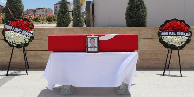 Genç polis memuru 15 aylık yaşam savaşını kaybetti