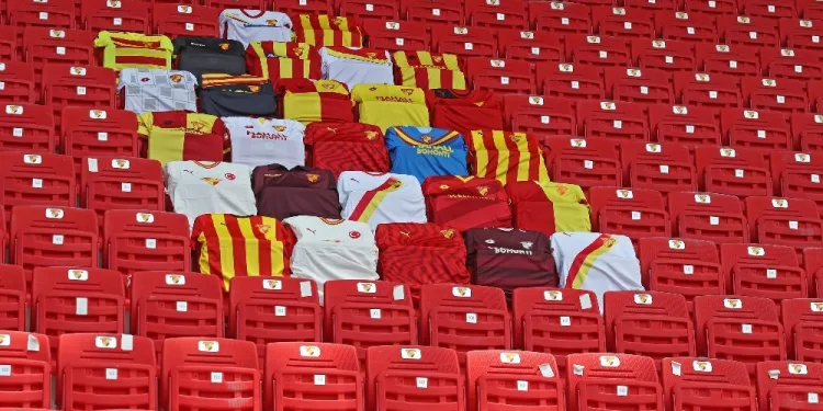 Göztepe, Taraftarının Formalarını Tri̇büne Taşıyor