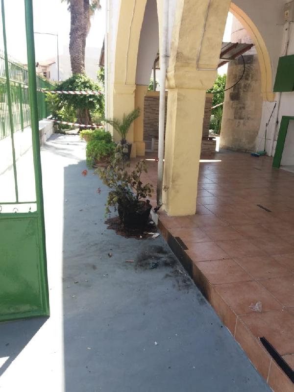 Güney Kıbrıs’ta camiye molotoflu saldırı!