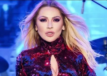 Hadise’den olay pozlar! Yalnızca çantası 5 bin TL