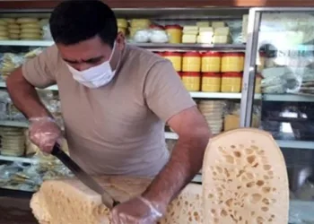 120 liralık Kars kaşarı için yanlışlıka 120 bin TL havale etti