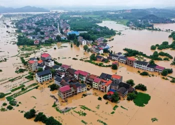 Çin’de sel felaketi: 12 ölü