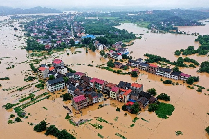 Çin'de sel felaketi: 12 ölü