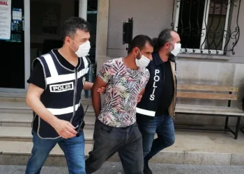 Hırsızlıktan aranıyordu, uyuşturucu alırken yakalandı