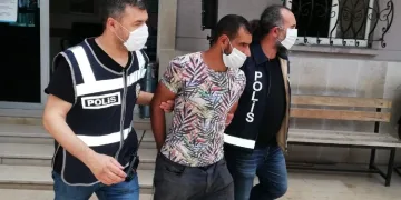 Hırsızlıktan aranıyordu, uyuşturucu alırken yakalandı
