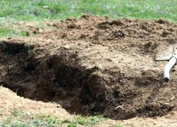 Diri diri gömüldüğü mezardan kendi başına çıkmayı başardı