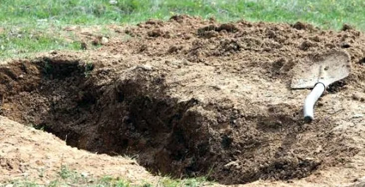 Diri diri gömüldüğü mezardan kendi başına çıkmayı başardı